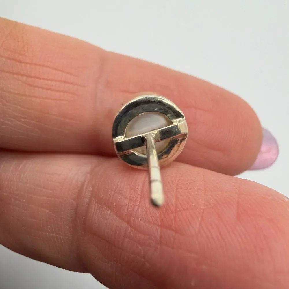 Sterling Silver, 7mm‎ genuine pearl stud earrings!